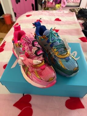 Nike v2k run DB21 Doernbecher- Pink & Blue women’s 8